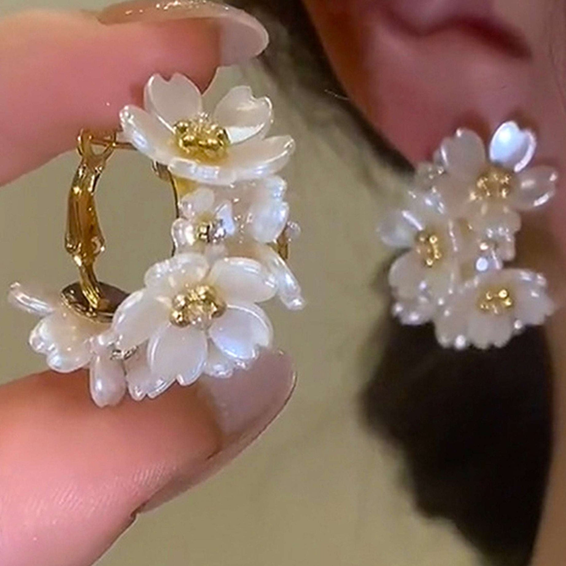 JE14 Floral Pearl Hoop Earrings