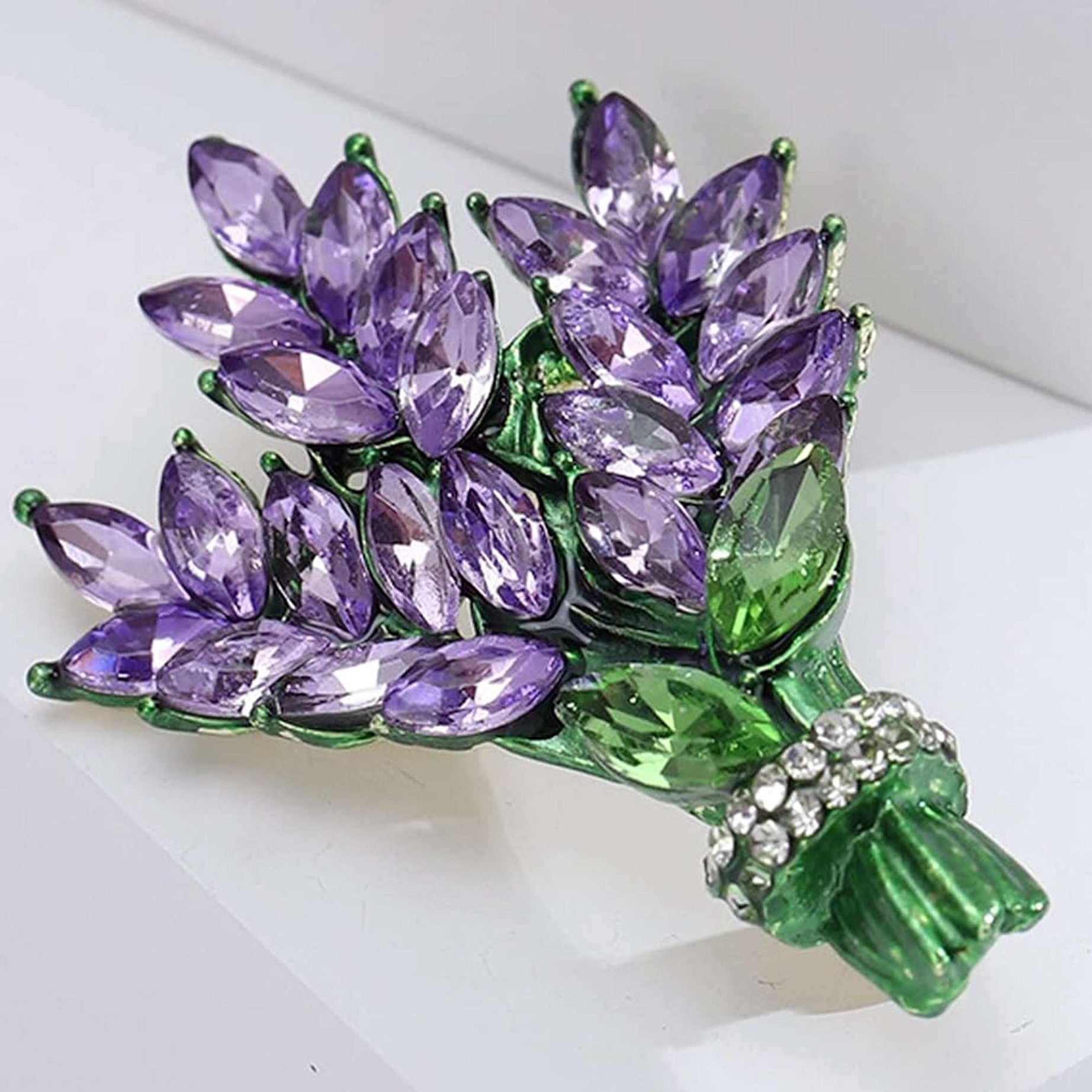 JBRO4 Buckey Unisex Brooch